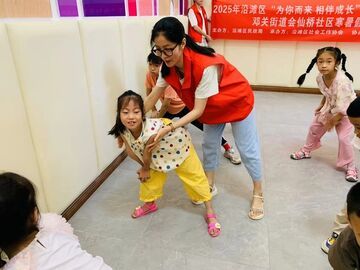  作业辅导+艺术课程+免费午餐 沿滩留守儿童假期有归宿
