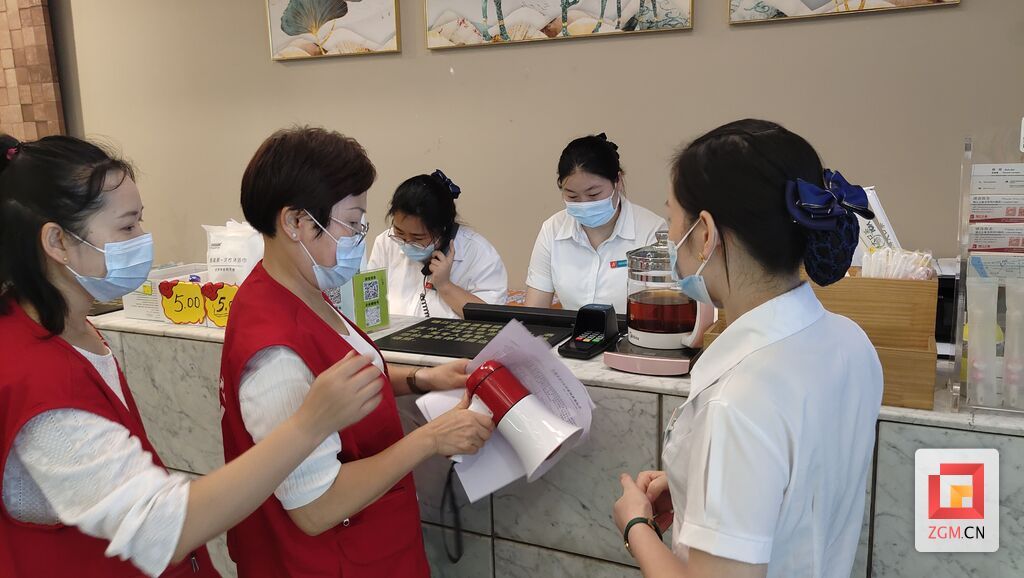 加強(qiáng)商戶防疫宣傳,,查看信息登記.jpg
