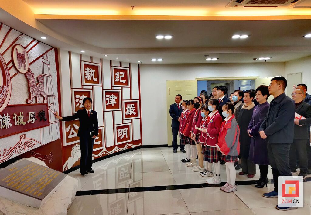 參觀法治教育基地(1).jpg