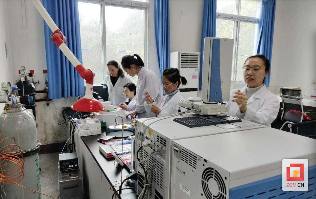 團隊做試驗中.jpg
