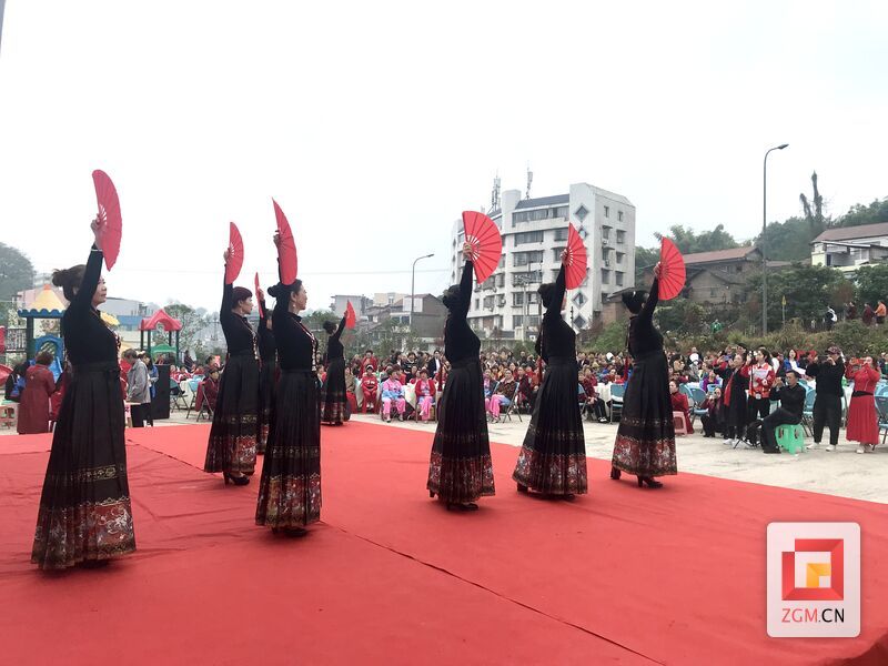 自贡市退休人员2024年九九重阳节文艺汇演暨“邻里‘义’盘菜 慈‘善’百家宴”（2）.jpg