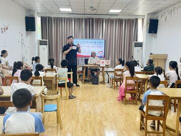 别开生面敬“军魂” 自贡市青少年以非遗剪纸“剪”出国防情