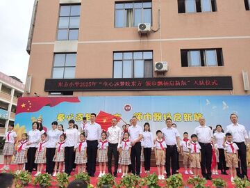 载歌载舞庆“六一” 欢声笑语满校园 