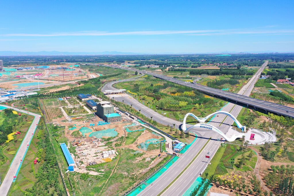 建设中的北京大兴国际机场临空经济区廊坊片区  图片由廊坊日报社提供