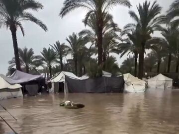 受强降雨影响 加沙地带超九成帐篷受损
