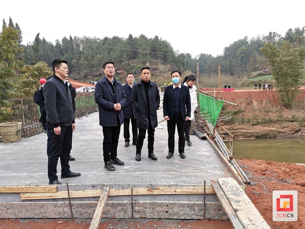 曾洪揚督導(dǎo)沙溪河平橋重建情況.jpg