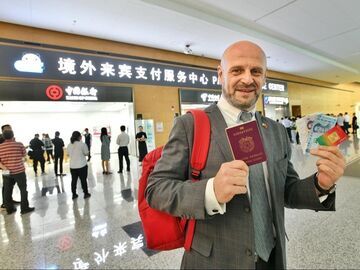 3分钟办好电话卡、刷外籍护照直接兑换人民币 ，四川启用“境外来宾支付服务中心”