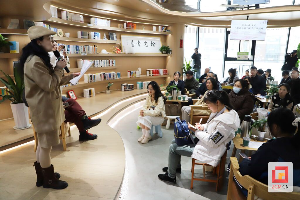 巾帼风采 记者 陈凡逸 摄.JPG