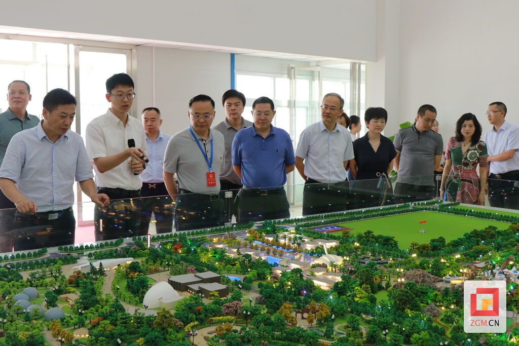 6月13日,市人大常委會(huì)黨組書記,、主任譚豹率隊(duì)視察我市六大重點(diǎn)產(chǎn)業(yè)招商引資落地情況,,市人大常委會(huì)副主任石岷嘉、.JPG