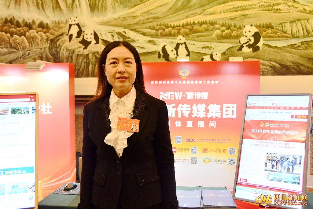省政协委员、南充市政协副主席、致公党南充市工委主委黎萍接受采访_副本.jpg
