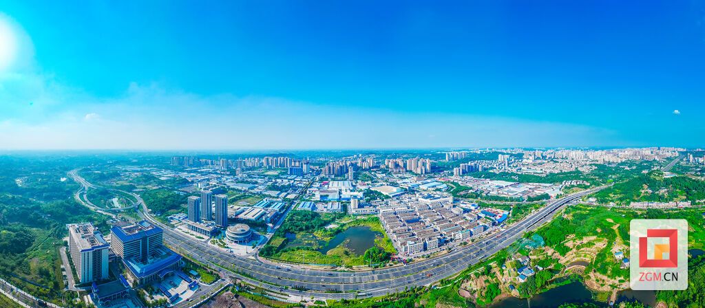 G348国道如蜿蜒的动脉,链接着活力迸发的贡井产业 记者 宋姿熠 摄.jpg