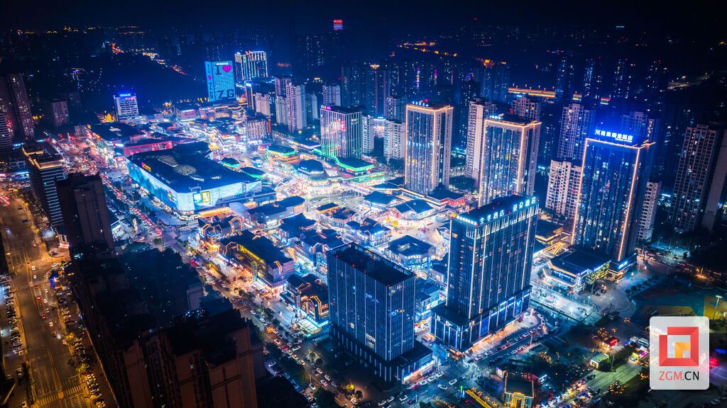 璀璨灯光勾勒出商圈轮廓 记者 宋姿熠 摄.jpg