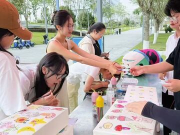 一张心愿卡牵起跨龄对话 四川轻化工大学以“成长回音计划” 实现双向赋能