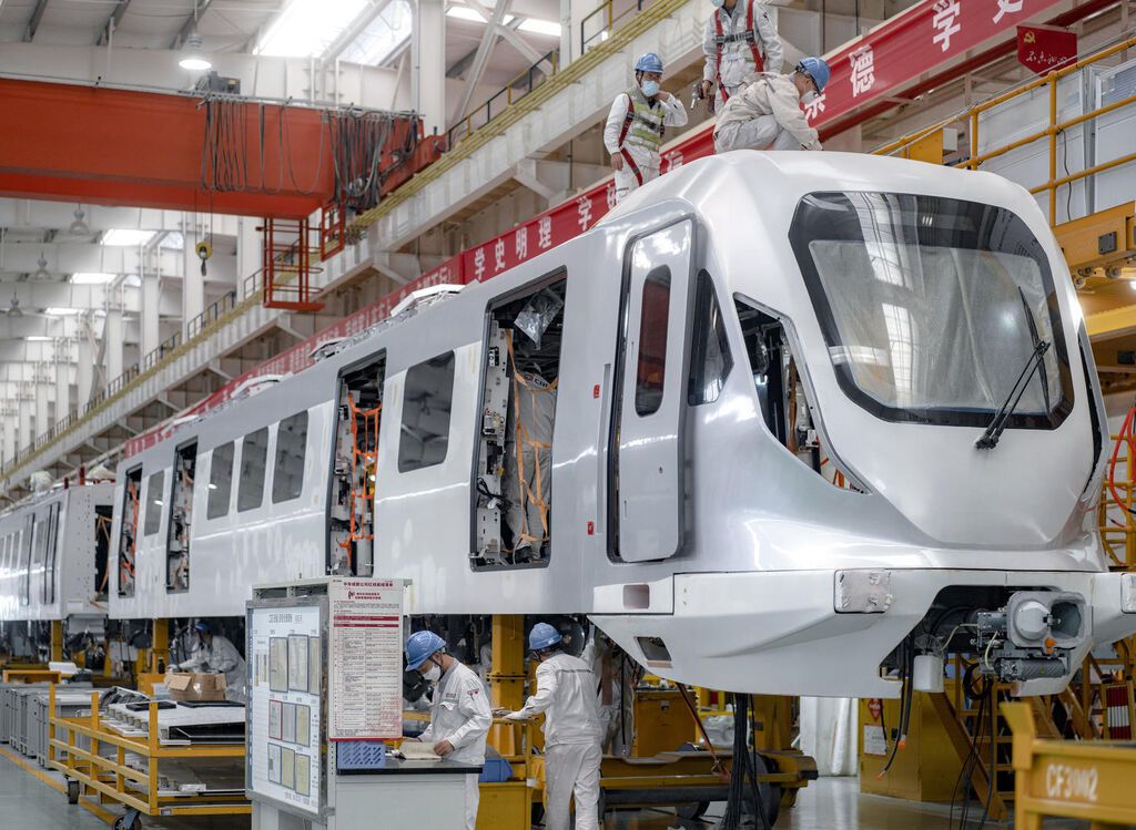 轨道交通列车生产场景.JPG