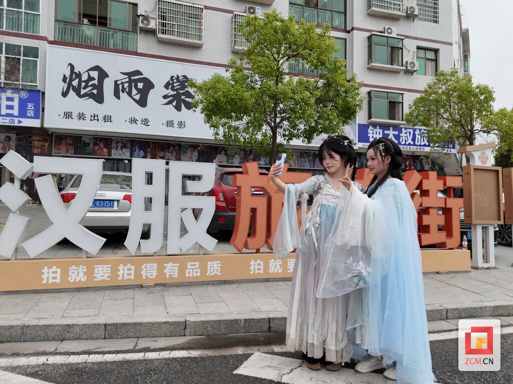 旅拍火爆  李孜 摄.JPG