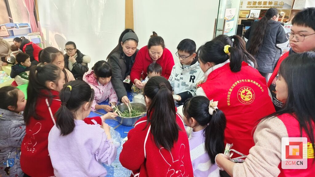 自流井区钟云山社区举办“包饺子迎新春”活动.jpg