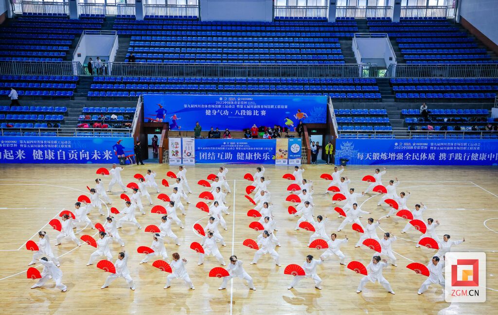 太极扇展示 记者 宋姿熠 摄.jpg