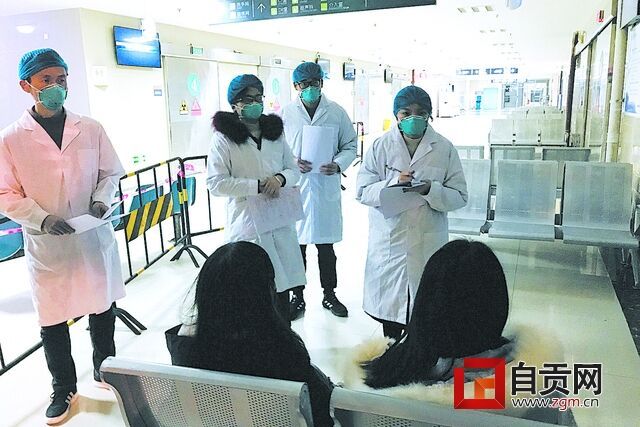 002935662攻冠战疫富顺卫健人临危不惧_4.jpg