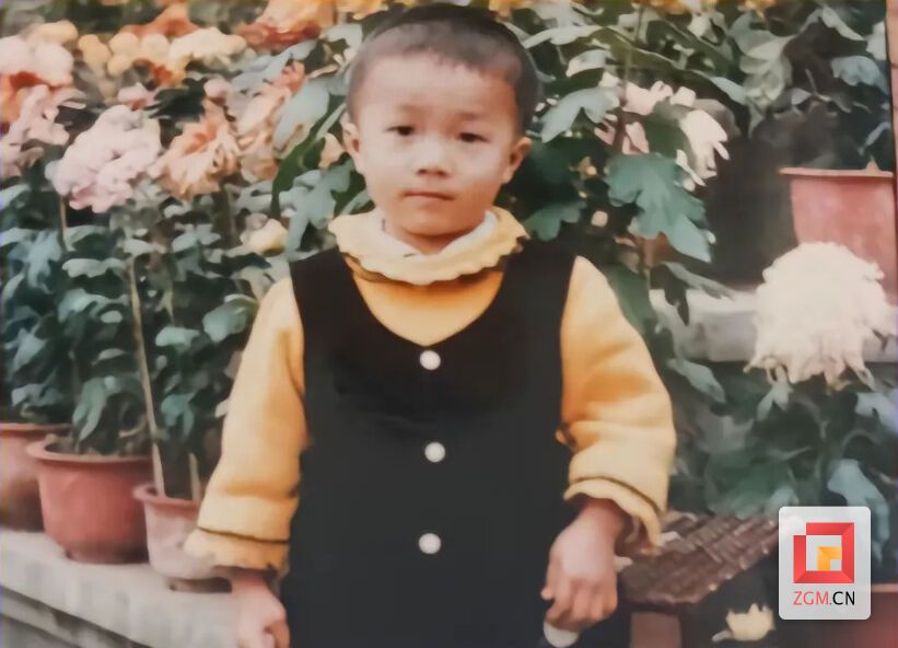 儿时的甘宇翼 记者 周朋 翻拍.jpg