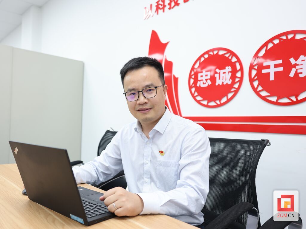 何杰.jpg