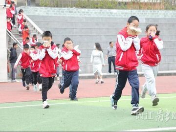 内自同城 | 以练筑防！内江开展校园防火应急演练