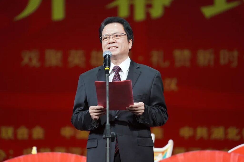 中國劇協(xié)分黨組書記、駐會副主席陳彥致開幕詞