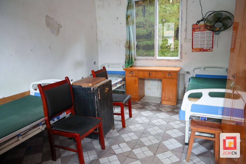建设镇敬老院房间内部.JPG