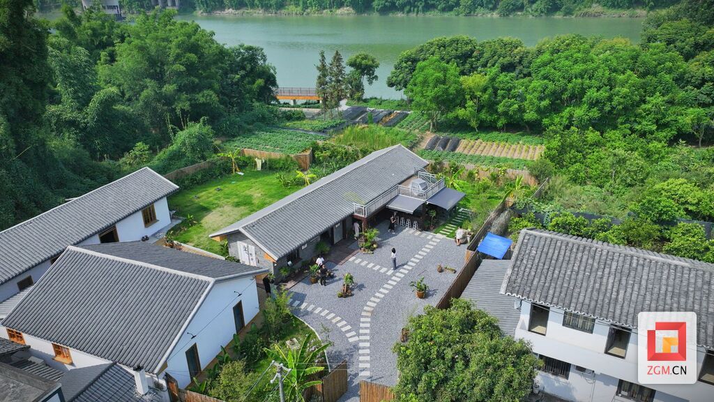2、花園村依托沱江流域沿岸的環(huán)境治理成效，打造出“紅豆小苑”等多個(gè)鄉(xiāng)村游網(wǎng)紅打卡地。（自貢融媒記者 芶思攝）.jpg