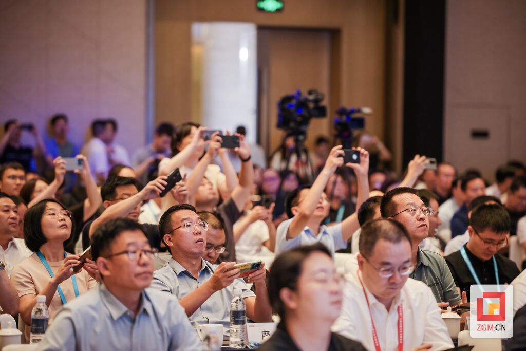 与会嘉宾 记者 宋姿熠 张美琪 摄.jpg