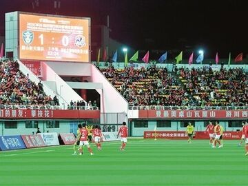 眉山：綠茵逐夢 以文明之約共賞“川超”