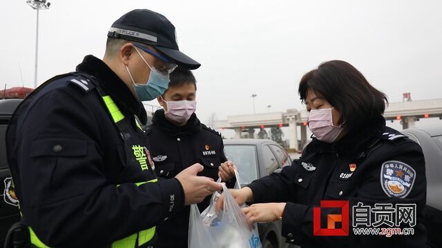 為一線戰(zhàn)友送去物資.jpg