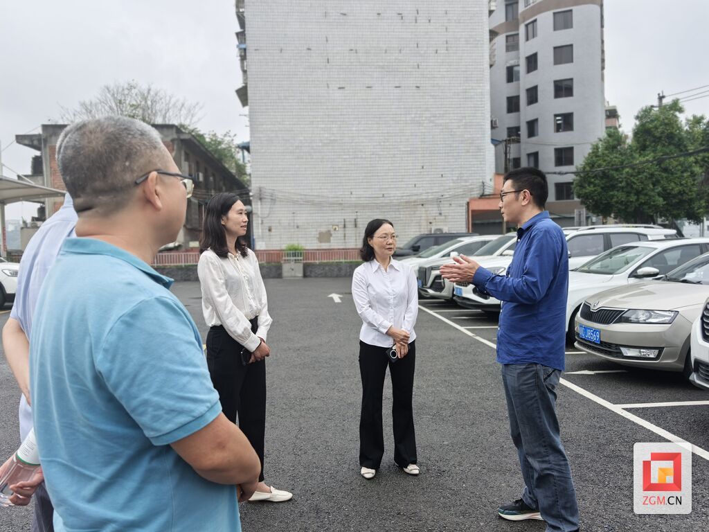 立法工作组深入实地调研。 市人大常委会供图.jpg