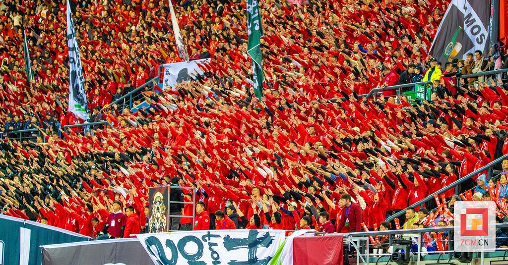 热情的球迷 记者 叶卫东 摄.jpg