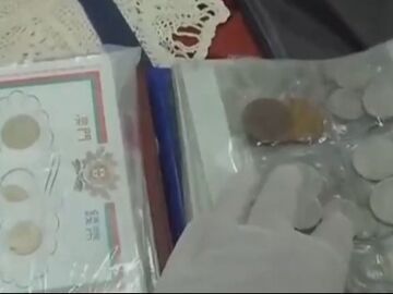 夫妻携242枚商周至民国时期钱币出国，想送给国外定居子女，被海关查扣：经国家文物局鉴定，属于国家禁止出境文物