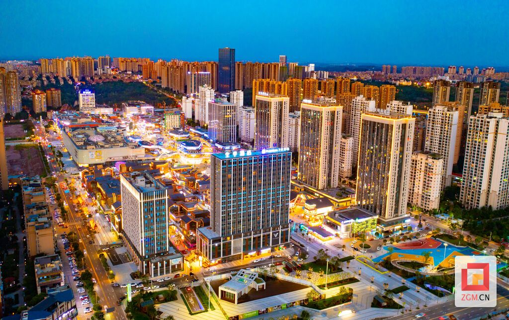 自贡,一座有盐有味的城市。记者 叶卫东 摄于华商商圈.jpg