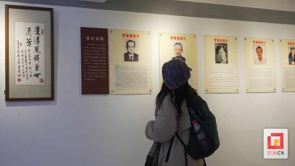 第二屆“榮山旭水·煙火榮州”書畫陶藝創(chuàng)作展盛大開幕.jpg