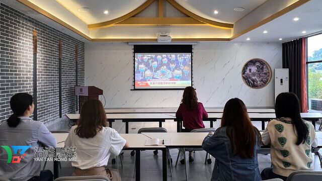 区委党校集中收看省第十二次党代会开幕式.jpg