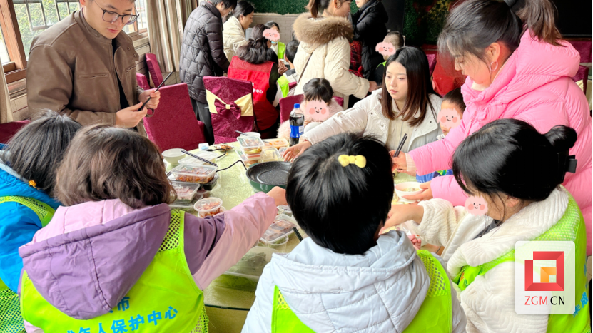 12.29農(nóng)工黨自貢市委會(huì)開展“童行相伴?歡樂冬日”公益活動(dòng)412.png
