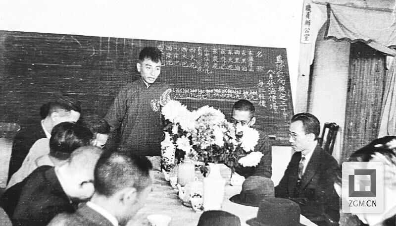 自贡市各界欢迎陪都记者团宴会上,来宾致辞。.jpg